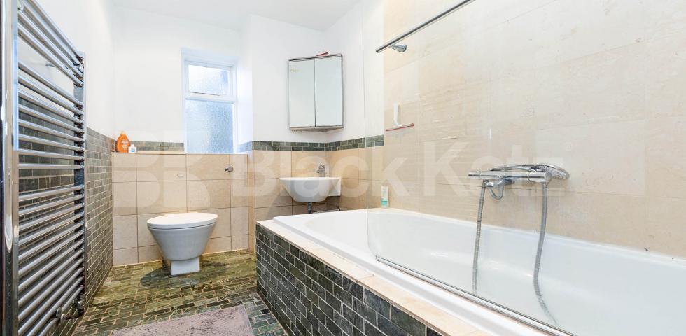 			**RENT INCLUDES COUNCIL TAX**, 3 Bedroom, 1 bath, 1 reception Flat			 Coniston Road, Crouch End